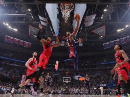 Donovan Mitchell, de los Cavaliers, encesta durante el partido contra los Toronto Raptors en el primer partido de la primera ronda de los Playoffs de la NBA. AFP / J. Haynes