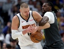 El segundo juego de la serie se disputará el próximo lunes, aún en Denver, antes de viajar a Minneapolis para los juegos 3 y 4. AFP/ M. STOCKMAN