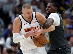 El segundo juego de la serie se disputará el próximo lunes, aún en Denver, antes de viajar a Minneapolis para los juegos 3 y 4. AFP/ M. STOCKMAN