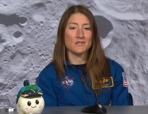 Mediante pruebas de equilibrio, la ingeniera Christina Koch puso a prueba su habilidad motriz. EFE/NASA