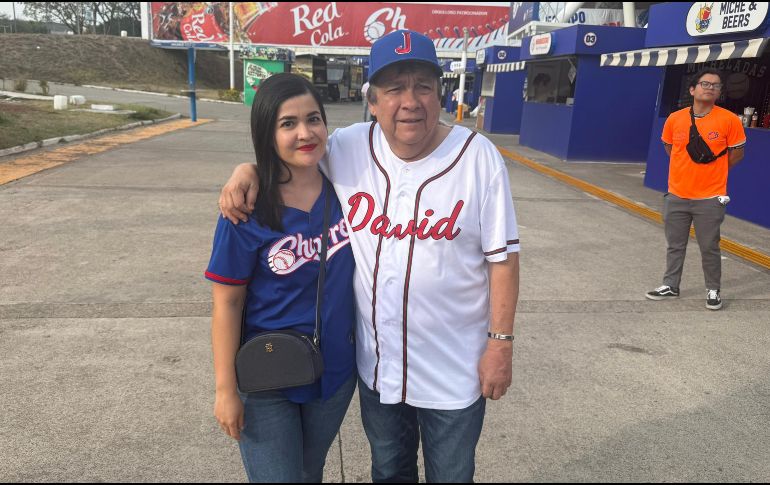 La fe se mantiene intacta entre la afición de los Charros de Jalisco. EL INFORMADOR/ A. GARCÍA.