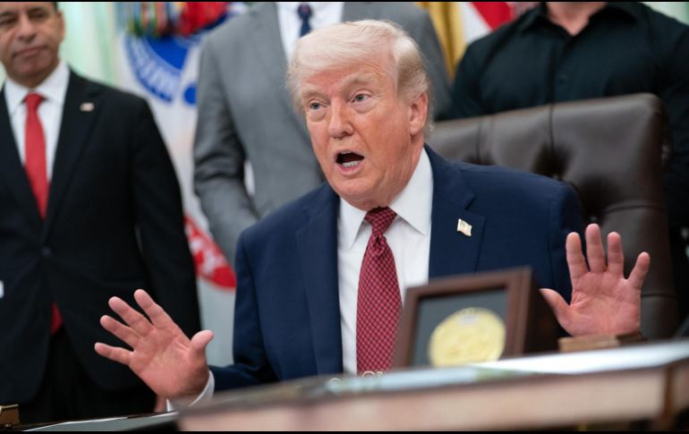 Donald Trump amenazó con destruir las centrales eléctricas y puentes de Irán si este no acepta el acuerdo que ofrece Estados Unidos. EFE/EPA/A. Robert