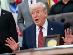 Donald Trump amenazó con destruir las centrales eléctricas y puentes de Irán si este no acepta el acuerdo que ofrece Estados Unidos. EFE/EPA/A. Robert