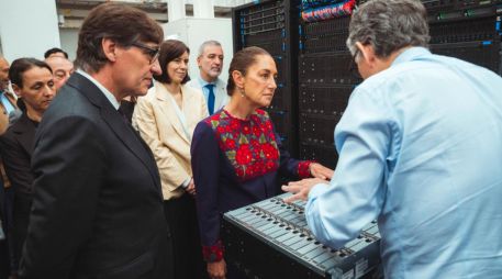 Sheinbaum visitó las instalaciones del BSC, un centro especializado en computación de altas prestaciones que gestiona el MareNostrum. EFE/EPA/Generalitat