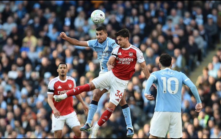 Manchester despertó este domingo con la ilusión de seguir en la carrera de la Premier League y concretó la victoria 2-1 sobre el Arsenal en el Etihad Stadium. EFE / P. Powell