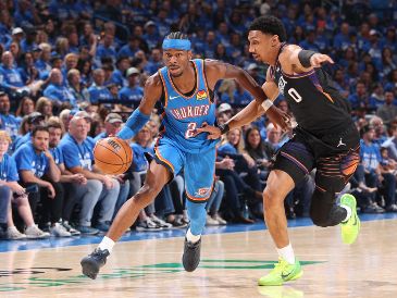 Ambas quintetas se volverán a enfrentar el miércoles en el segundo duelo de la serie. AFP/ Z. BEEKER.