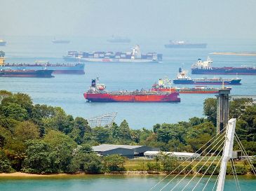 El tránsito de buques petroleros alrededor del mundo se ha visto golpeado. AFP