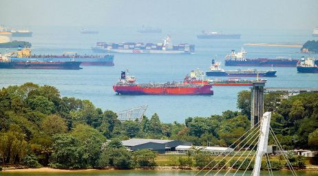 El tránsito de buques petroleros alrededor del mundo se ha visto golpeado. AFP