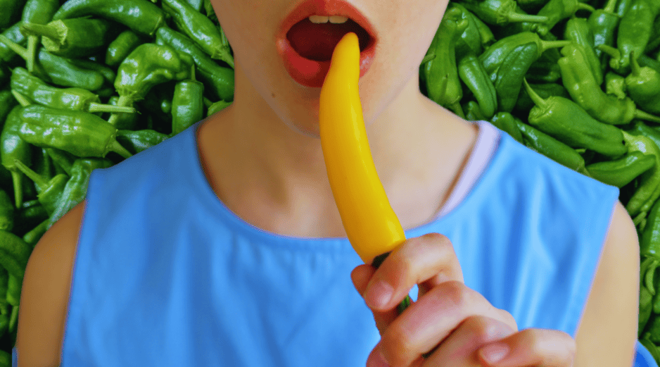 En conclusión, atreverse a dar esa mordida crujiente y picante es un verdadero regalo preventivo para tu salud integral. ESPECIAL / CANVA