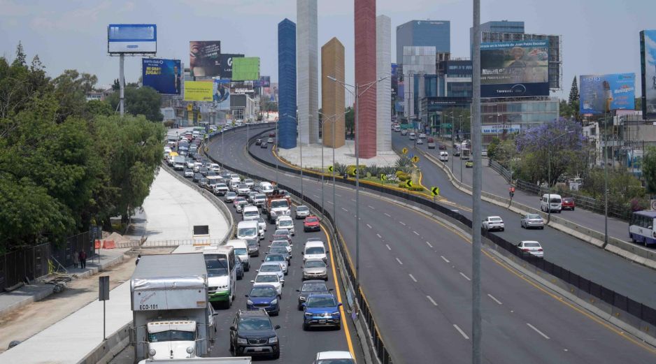 Los conductores que ignoran esta restricción se exponen a sanciones que van de 20 a 30 UMAs, lo que en 2026 equivale a multas aproximadas de entre 2 mil 250 y 3 mil 500 pesos. SUN / ARCHIVO