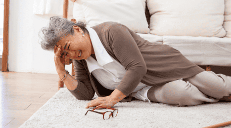 Si aparece alguno de estos síntomas, no minimices la situación. Un derrame cerebral es una emergencia médica y actuar rápido puede salvar la vida y reducir secuelas graves.  CANVA