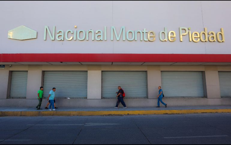 Miles de personas permanecen atentas a los cambios y medidas aplicadas durante la huelga de la institución. EL INFORMADOR/ARCHIVO