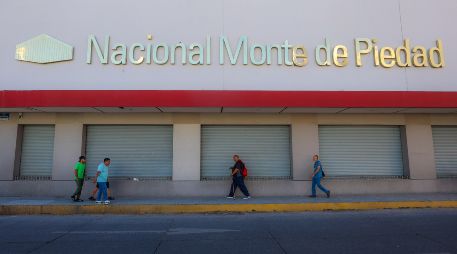 Miles de personas permanecen atentas a los cambios y medidas aplicadas durante la huelga de la institución. EL INFORMADOR/ARCHIVO