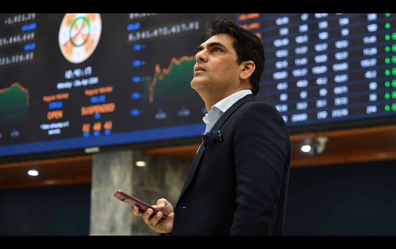 La Bolsa neoyorquina viene de cerrar una jornada en la que el S&P 500 superó por primera vez los siete mil 100 puntos. EFE/S. Akber