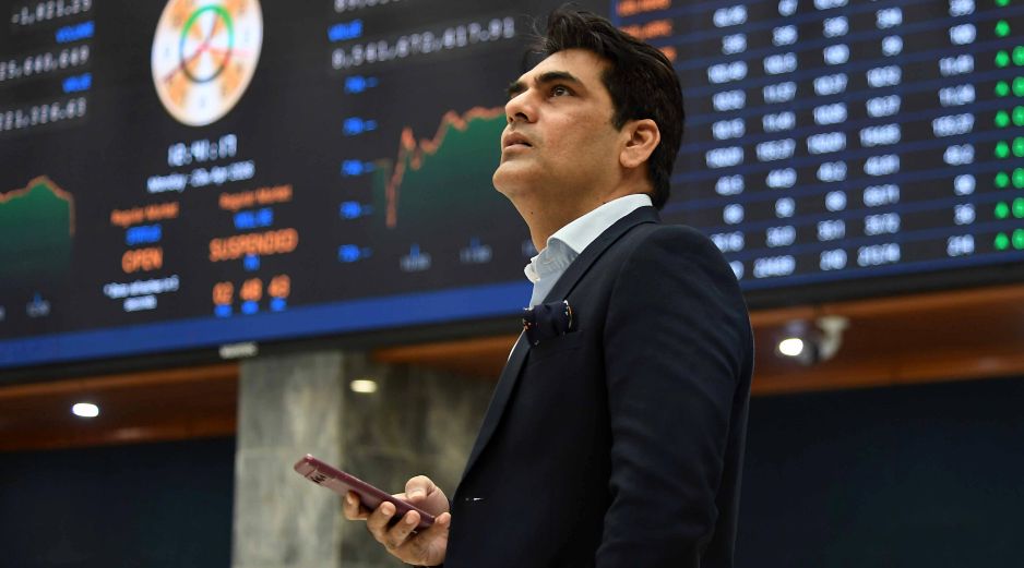 La Bolsa neoyorquina viene de cerrar una jornada en la que el S&P 500 superó por primera vez los siete mil 100 puntos. EFE/S. Akber