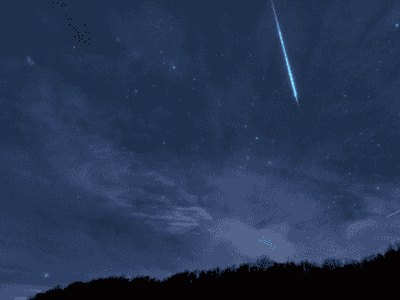 La lluvia de meteoros Líridas 2026, que iluminará fugazmente el paisaje con destellos de luz. UNSPLASH.