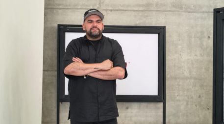 A través de fotografía análoga, digital e instantánea, el artista retrata paisajes, máscaras y figuras humanas cargadas de simbolismo ancestral. EL INFORMADOR/N. Andrade