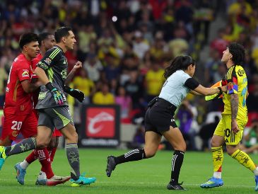 Alejandro Zendejas provocando al jugador del cuadro mexiquense Helinho en el conato de bronca. IMAGO7.