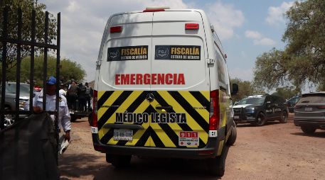 Una ambulancia ingresa a la zona donde se registró un ataque con arma de fuego este lunes en Teotihuacán. EFE/M. Hartz