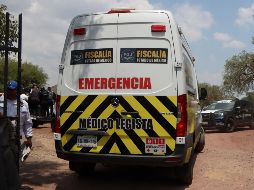 Una ambulancia ingresa a la zona donde se registró un ataque con arma de fuego este lunes en Teotihuacán. EFE/M. Hartz
