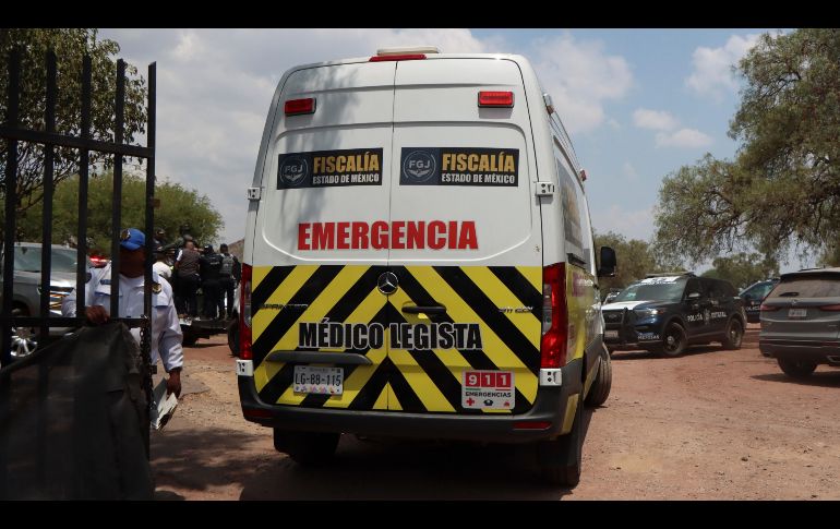 Una ambulancia ingresa a la zona donde se registró un ataque con arma de fuego este lunes en Teotihuacán. EFE/M. Hartz