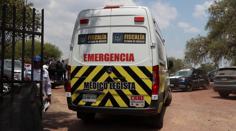 Una ambulancia ingresa a la zona donde se registró un ataque con arma de fuego este lunes en Teotihuacán. EFE/M. Hartz