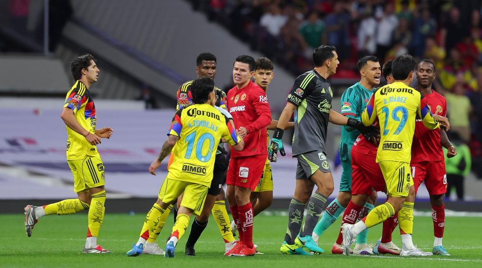 Helinho recibe el castigo más duro en una resolución que incluye sanciones económicas y partidos de suspensión para varios involucrados. IMAGO7.