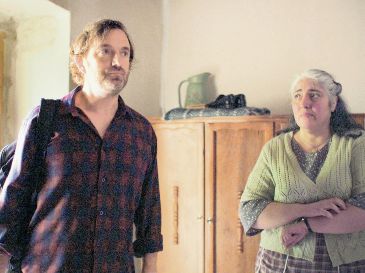 Jonathan Capdevielle y Martha Claudia Moreno, en una escena de la cinta. ESPECIAL