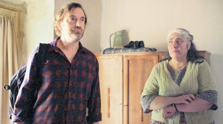 Jonathan Capdevielle y Martha Claudia Moreno, en una escena de la cinta. ESPECIAL