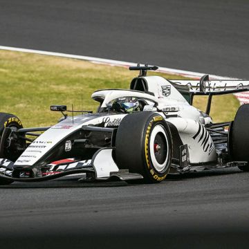Checo Pérez podría sacar ventaja en duelos cerrados y mejorar su rendimiento. AFP