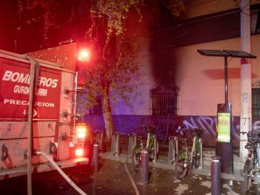 Las autoridades permanecieron en el lugar realizando las investigaciones correspondientes para determinar las causas que originaron el fuego en la vivienda de Guadalajara.  ESPECIAL