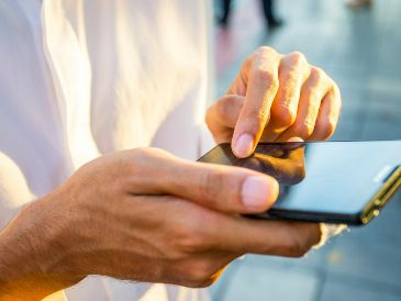 Existen algunas herramientas en tu celular para impedir llamadas de desconocidos. UNSPLASH / S. YAMKASIKORN