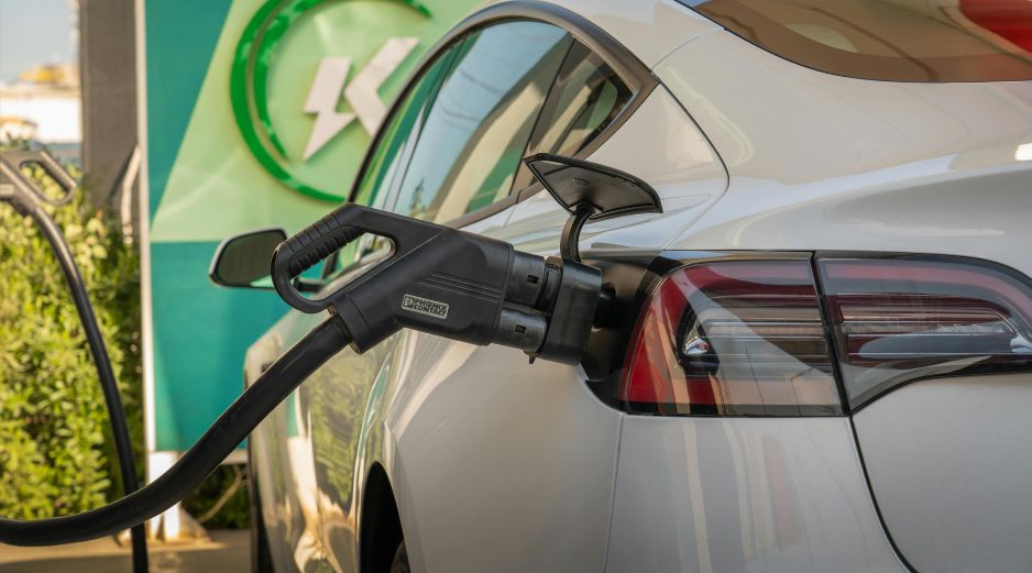 El ahorro en gasolina y la reducción de gastos impulsan la compra de vehículos eléctricos. PEXELS