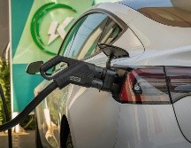 El ahorro en gasolina y la reducción de gastos impulsan la compra de vehículos eléctricos. PEXELS