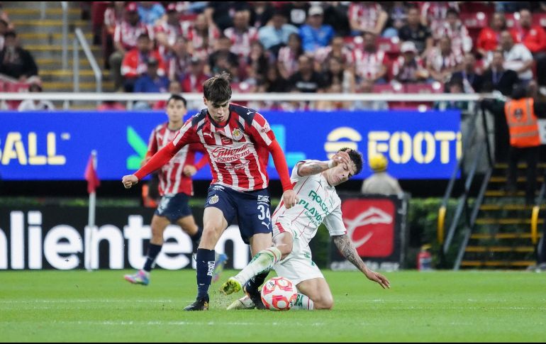Para el cotejo contra los Rayos en la Jornada 16, aún hay dudas respecto a algunos lesionados dentro de Chivas. Imago7 / ARCHIVO
