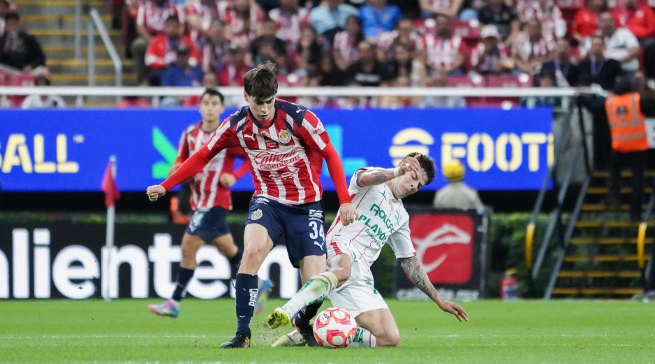 Para el cotejo contra los Rayos en la Jornada 16, aún hay dudas respecto a algunos lesionados dentro de Chivas. Imago7 / ARCHIVO