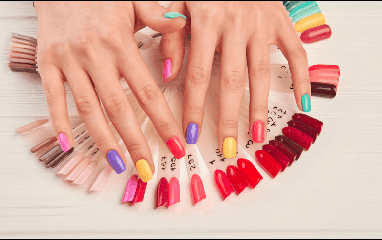 Las clásicas manicuras discretas seguirán vigentes, pero ahora compartirán protagonismo con tonos pastel, acabados brillantes y estilos divertidos que ya comienzan a ganar fuerza en TikTok, Instagram y salones especializados. CANVA