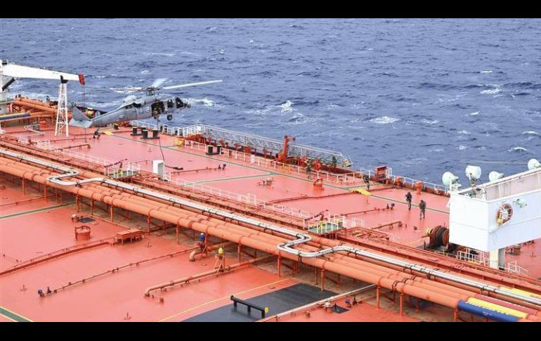 Fuerzas de Estados Unidos interceptaron y abordaron el buque cisterna M/T Tifani, sancionado y vinculado a Irán en la zona del Indopacífico. EFE/Departamento de Guerra de EU