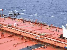 Fuerzas de Estados Unidos interceptaron y abordaron el buque cisterna M/T Tifani, sancionado y vinculado a Irán en la zona del Indopacífico. EFE/Departamento de Guerra de EU