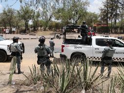 Integrantes de la Guardia Nacional custodian este martes la Zona Arqueológica de Teotihuacán luego de un tiroteo que dejó 2 muertos. EFE/M. Guzmán