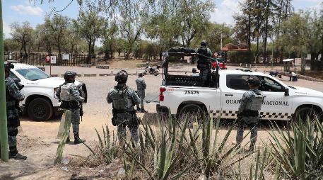 Integrantes de la Guardia Nacional custodian este martes la Zona Arqueológica de Teotihuacán luego de un tiroteo que dejó 2 muertos. EFE/M. Guzmán