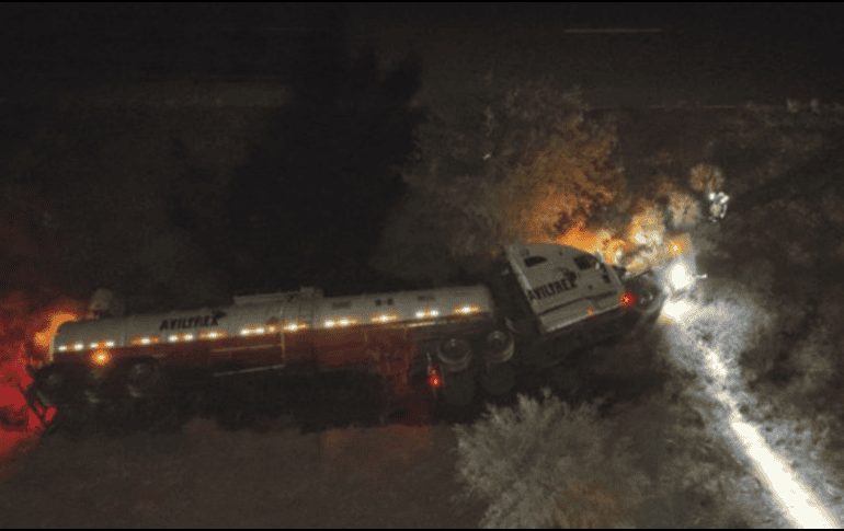 Este hecho se suma a una serie de accidentes recientes en la misma rúa federal que involucran el transporte de sustancias peligrosas. X/@GN_Carreteras Guardia Nacional Carreteras