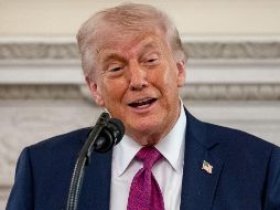 En el video que se viralizó en redes, Trump leyó los pasajes bíblicos de 2 Crónicas 7:11-22 usando la versión Reina Valera. EFE/D. Heuer