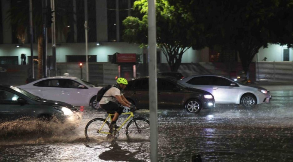 La lluvia de anoche ayudó a la dispersión de contaminantes en el ambiente de la Ciudad de México. SUN/J. Boites