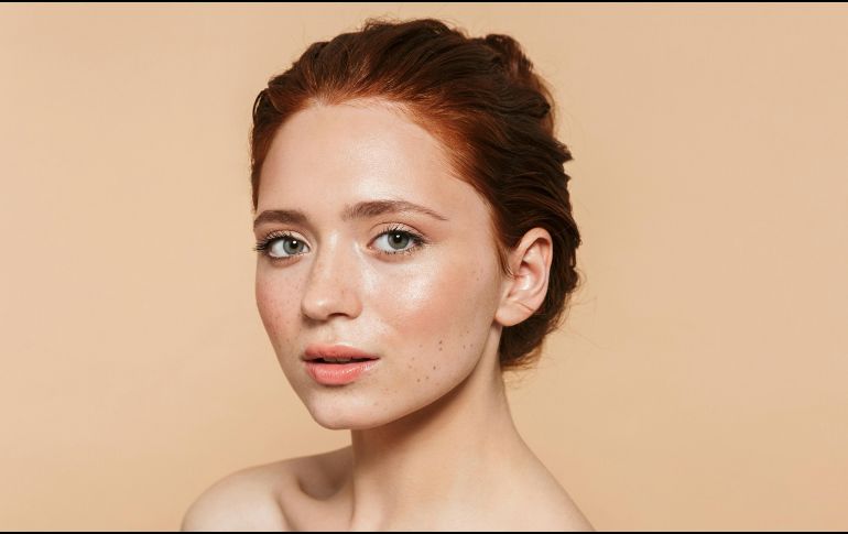 Si deseas que tu cara no tenga poros tapados, en tu tiempo libre puedes hacer una rutina de higiene y belleza. UNSPLASH / L. STUDIO