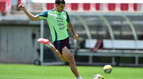 LUIS CHÁVEZ. Tras una ausencia que se prolongó por 304 días, el mediocampista volvió a pisar el césped en una competición oficial. IMAGO7