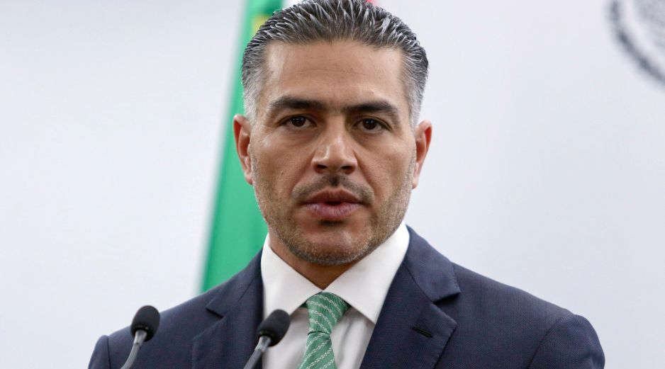 El secretario de Seguridad y Protección Ciudadana, Omar García Harfuch, habla en una rueda de prensa este miércoles, en Ciudad de México. EFE/M. Hartz