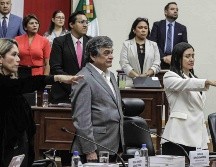 Blanca Yassahara Cruz García, Frida Denisse Gómez Puga, y Arturo Manuel Chávez López rindieron protesta como consejeros electorales en el Instituto Nacional Electoral. SUN/G. Pano