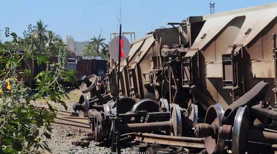 La FGR responsabilizó penalmente por el descarrilamiento al maquinista, al conductor y al jefe de despacho. SUN/ARCHIVO