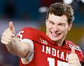 Fernando Mendoza. El quarterback de origen cubano se perfila a ser la primera selección global y jugar con los Raiders de Las Vegas. AFP
